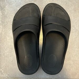 Oofos Slide sandal